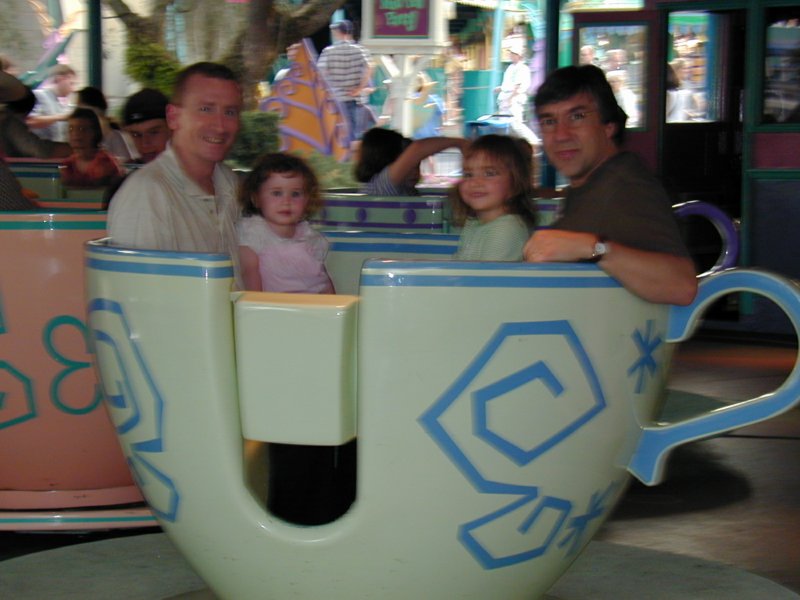 disney04.jpg 
800 x 600 compressed image 
(71,931 bytes)