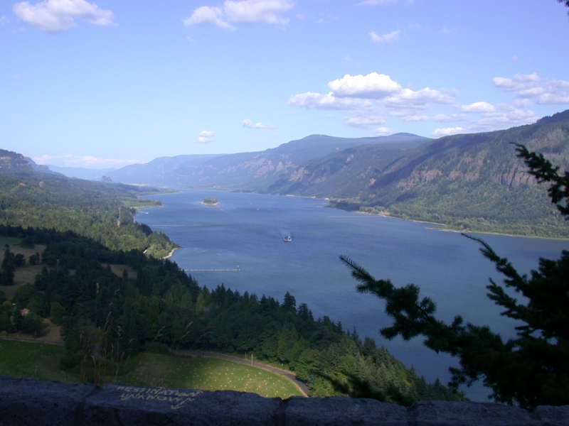 oregon22.jpg 
800 x 600 JPEG-compressed image 
(314,316 bytes)