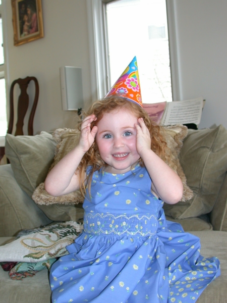 thirdbday02.jpg 
450 x 600 JPEG-compressed image 
(191,932 bytes)
