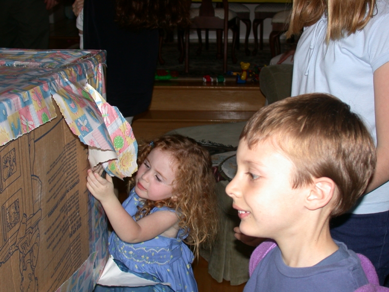 thirdbday20.jpg 
800 x 600 JPEG-compressed image 
(365,778 bytes)