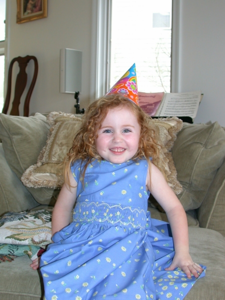 thirdbday24.jpg 
450 x 600 JPEG-compressed image 
(199,964 bytes)