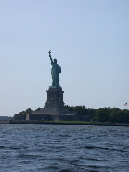 cruisesouth33.jpg 
450 x 600 compressed image 
(28,059 bytes)