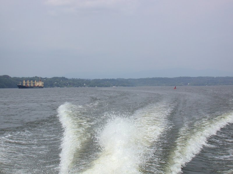 cruisesouth47.jpg 
800 x 600 compressed image 
(64,024 bytes)