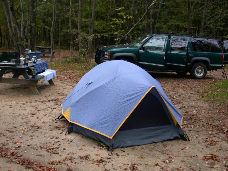 camping02.jpg 
800 x 600 compressed image 
(121,022 bytes)