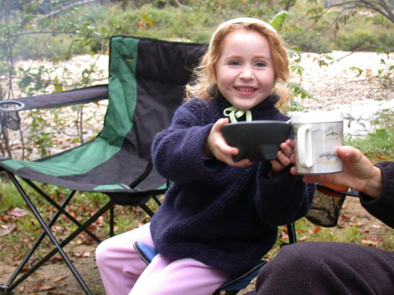 camping04.jpg 
800 x 600 compressed image 
(100,630 bytes)