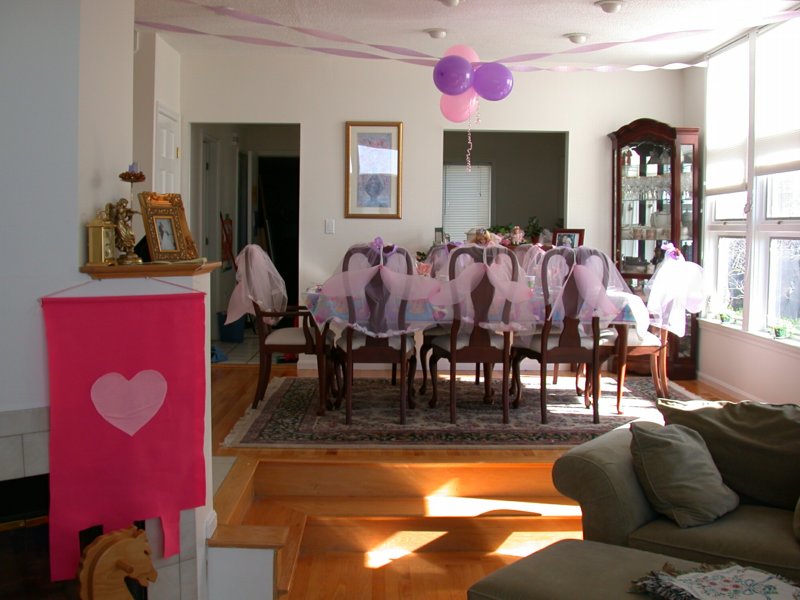 fifthbirthday03.jpg 
800 x 600 compressed image 
(78,050 bytes)