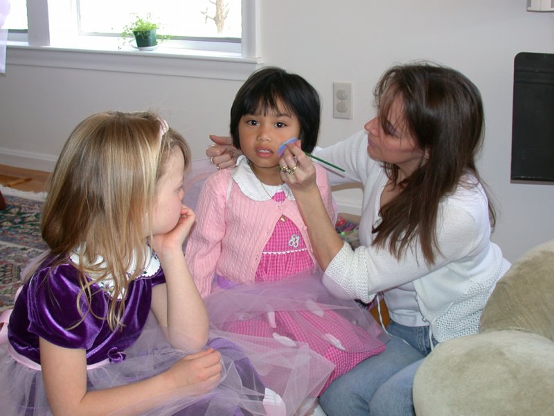 fifthbirthday04.jpg 
800 x 600 compressed image 
(82,318 bytes)