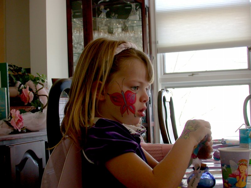 fifthbirthday06.jpg 
800 x 600 compressed image 
(77,915 bytes)