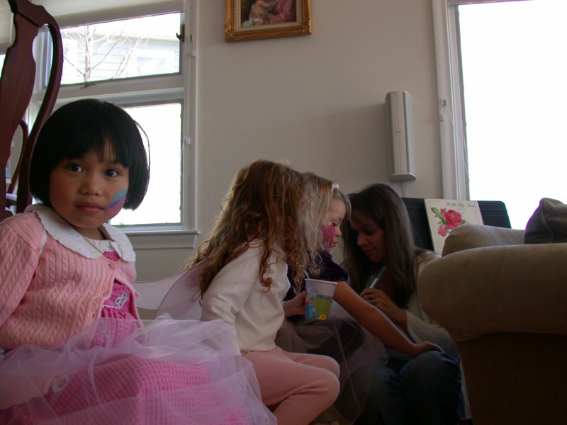 fifthbirthday11.jpg 
800 x 600 compressed image 
(61,450 bytes)