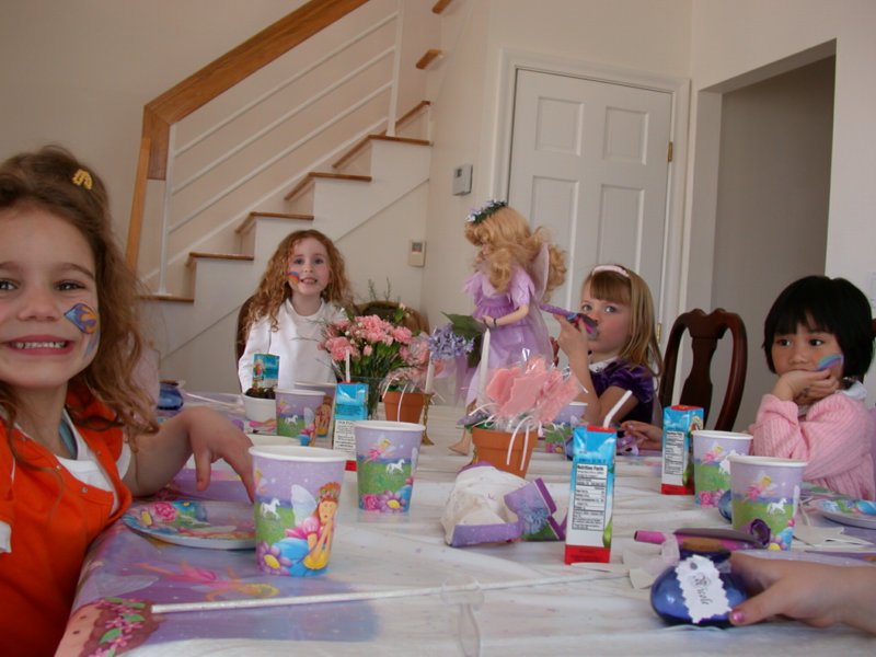 fifthbirthday13.jpg 
800 x 600 compressed image 
(77,441 bytes)